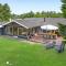 Three-Bedroom Holiday Home In Dronningmolle