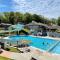 Lazy Bear Lodge with Hot Tub - Finlake Resort and Spa in Devon