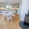 Rooftops Braunton, Stylish Beach House - Fantastic Views - Hot Tub hire - Sleeps 8
