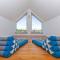 Rooftops Braunton, Stylish Beach House - Fantastic Views - Hot Tub hire - Sleeps 8