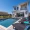 Stylish 6 Bdrm Villa with Unreal Themed Bedroom at Reunion - 基西米