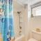 Kailua-Kona Condo with Balcony Walk to the Beach! - كيلوا كونا