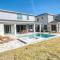 Colorful 8 Bdrm Home with Theater at Encore - Orlando