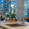 "The Draper" - Luxury Corner Unit w Tower View, - Near Stampede, Saddledome, BMO Centre! FREE Parking, Banff Pass, & Wine!