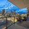 "The Draper" - Luxury Corner Unit w Tower View, - Near Stampede, Saddledome, BMO Centre! FREE Parking, Banff Pass, & Wine!