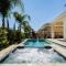 Sun-filled 10 Bdrm House with Backyard Pool at Encore - Orlando