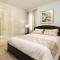 Sun-filled 10 Bdrm House with Backyard Pool at Encore - Orlando