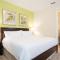 Spacious Graceful 10 Bdrm House with Kitchen at Encore