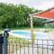 L'Evasion en Pierre Piscine et Étang Privé - Saint-Macaire-en-Mauges