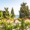Lodges Shen Nikolla