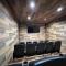 Escape to All Inn A Luxurious 6 King Bedroom Cabin with an indoor pool theater and game rooms - 赛维尔维尔