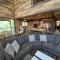 Escape to All Inn A Luxurious 6 King Bedroom Cabin with an indoor pool theater and game rooms - 赛维尔维尔