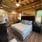 Escape to All Inn A Luxurious 6 King Bedroom Cabin with an indoor pool theater and game rooms - 赛维尔维尔