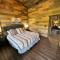 Escape to All Inn A Luxurious 6 King Bedroom Cabin with an indoor pool theater and game rooms - 赛维尔维尔
