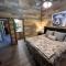 Escape to All Inn A Luxurious 6 King Bedroom Cabin with an indoor pool theater and game rooms - 赛维尔维尔