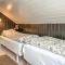 3 Bedroom Gorgeous Home In Molde