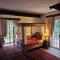 Chateau de Pys Guest House - Latrape