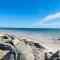 entire beachfront apartment 5 Esplanades seaviews