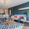 Elegant 3 Bed Apartment Near Many Attractions - Londra