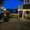 A Gem in the Emerald City: For Business and Travel - سياتل
