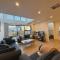 NO PARTY ALLOWED, Entire Brand New 3 bedroom townhouse, free unlimited fibre wifi and free parking