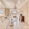 Astoria Bow Window Studio - Happy Rentals