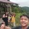 Jhony's Backpacker-Guest House only stay here book treking with us - 武吉拉旺