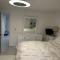 Luxury Apartment Hot Water,AC,WiFi,PS3