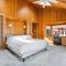 Lake house w/ indr pool and jacuzzi - كاناندياجو