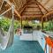 Eccentric home with pool tiki hut & outdoor kitchen - Pompano Beach