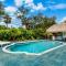 Eccentric home with pool tiki hut & outdoor kitchen - Pompano Beach