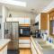Mountain View Apartment Near Downtown & Trails - 埃弗格林