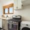 Mountain View Apartment Near Downtown & Hiking - 埃弗格林