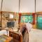 The Round House - Treetop North Carolina Cabin! - هيندرسونفيل The Round House - Treetop North Carolina Cabin! - هيندرسونفيل