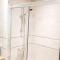 KCS Birmingham City Apartment with Balcony/Parking