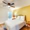 Riverfront Hot Springs Retreat with Deck and Fireplace - 温泉城