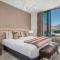 Chic Central Penthouse & Spa by Staysouth