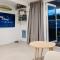 Moffat Beach Coastal Contemporary Unit B