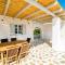 Coral Villa with 4 bedrooms in Paros