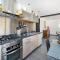 3 Bedroom Beautiful Home In Remoulins - 雷穆兰