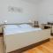 Stunning Apartment In Nin With Wifi - نين