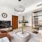 Chic 1-Bed Near Marina Promenade - 5 min to Tram - Dubaj