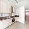 Chic 1-Bed Near Marina Promenade - 5 min to Tram - Dubaj