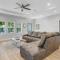 Stunning 4BR 3BA Cottage Pool 5 Min to Beach - Лейк-Уорт