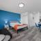 Amazing Balcony Studio at the beach with Parking -M44