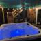 WOW!! Ultimate Pocono Retreat, Hot Tub, Game Room, Deck, Lakes, Skiing, Pools