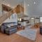 Large Deck and Resort Amenities Lake Ariel Retreat