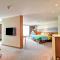 Crowne Plaza Zhuhai City Center by IHG - offers free one-way shuttle to Chimelong Ocean Kingdom - Zhuhai
