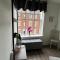 Glastonbury Secret Retreat - 1 BD Split-Level Apt, Sleeps 3