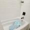 *The Stunning *King Suite* Heart of Towson - Тоусон